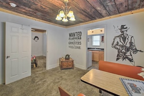 Interior - Hot Springs Home: 2 Mi to Hot Springs Nat'l Park (Hot Springs)