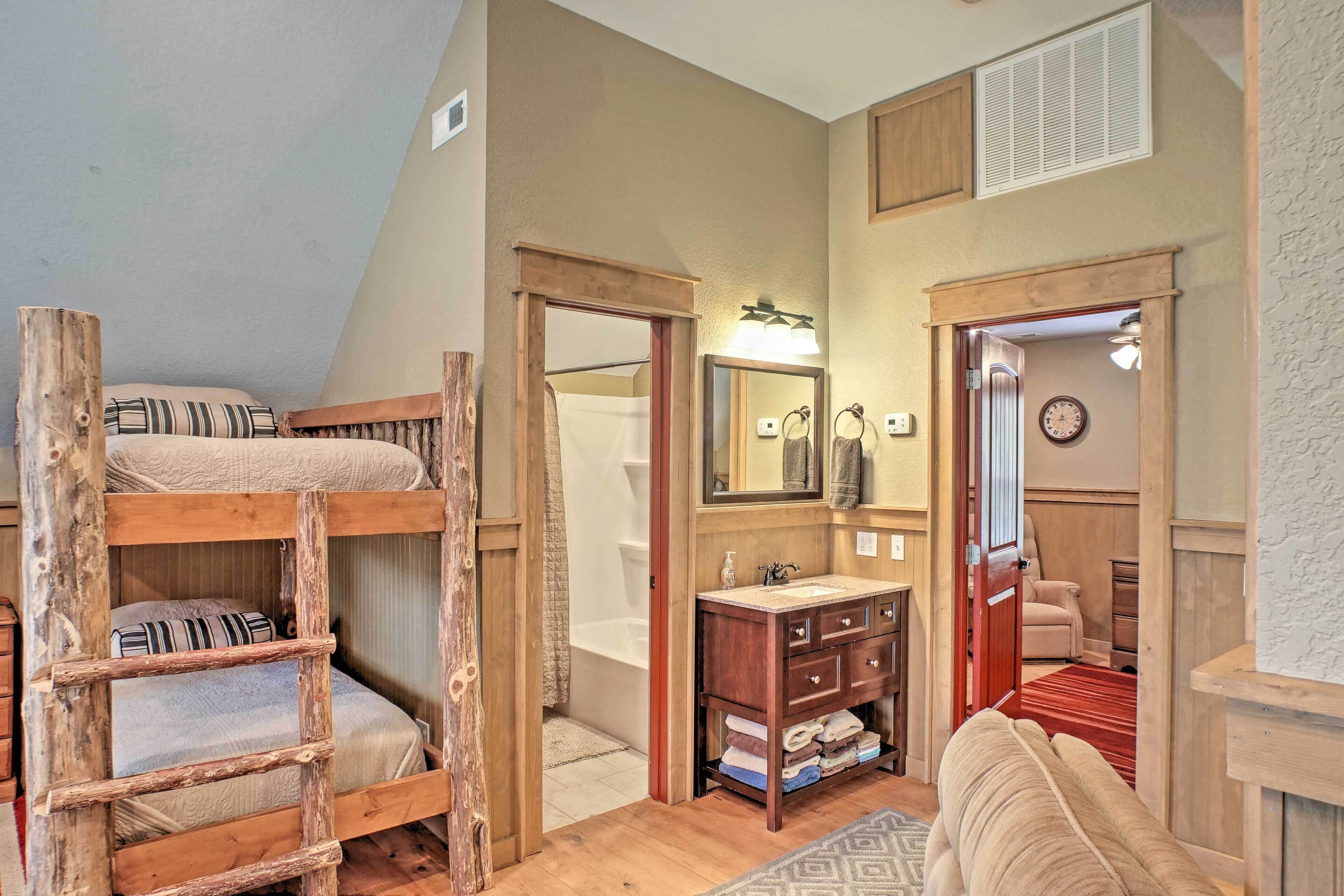 House (3 Bedrooms) | Interior