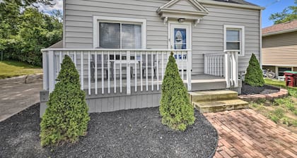 Orchard Park Home < 2 Mi to Highmark Stadium!