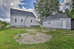 House (3 Bedrooms) | Interior - Orchard Park Home < 2 Mi to Highmark Stadium! (Orchard Park)