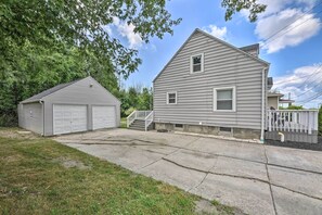 House (3 Bedrooms) | Interior - Orchard Park Home < 2 Mi to Highmark Stadium! (Orchard Park)