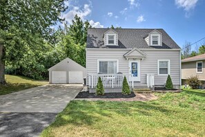 House (3 Bedrooms) | Interior - Orchard Park Home < 2 Mi to Highmark Stadium! (Orchard Park)