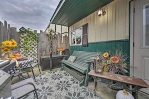 Interior - Farm Living w/ Fresh Harvest: Goshen Studio! (Goshen)