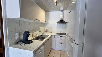 KĂŒhlschrank, Mikrowelle, Ofen, GeschirrspĂŒler