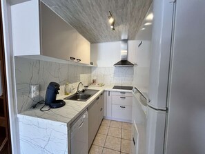 Réfrigérateur, micro-ondes, four, lave-vaisselle