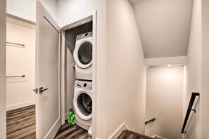 Apartment (1 Bedroom) | Interior - Trendy Apt w/ Laundry Machines < 3 Mi to Dtwn (Philadelphia)