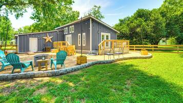 Cottage (2 Bedrooms) | Outdoor dining