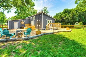 Cottage (2 Bedrooms) | Front of property - Pet-friendly Cottage, 3 Blocks to Main St! (Tomball)