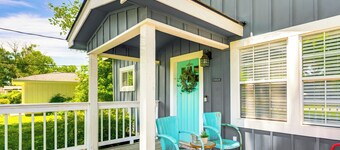 Pet-friendly Cottage, 3 Blocks to Main St!