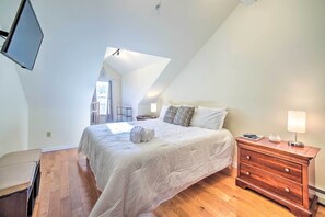 Interior - 1/2 Mi to Windham Mtn: Main Street Condo (Windham)