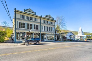 Interior - 1/2 Mi to Windham Mtn: Main Street Condo (Windham)