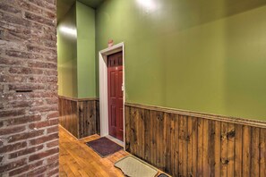 Interior - 1/2 Mi to Windham Mtn: Main Street Condo (Windham)