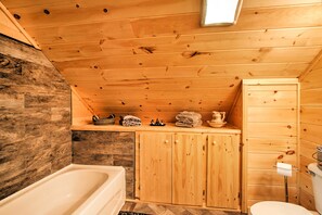 House (1 Bedroom) | Bathroom - Gatlinburg Cabin w/ Hot Tub: 5 Mi to Downtown (Gatlinburg)