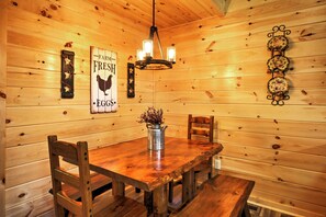 Dining - Gatlinburg Cabin w/ Hot Tub: 5 Mi to Downtown (Gatlinburg)