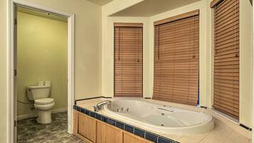 House (4 Bedrooms) | Bathroom