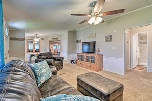 House (3 Bedrooms) | Interior - Lakefront Granbury Home, Boat Dock On-site! (Granbury)