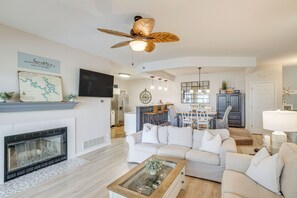 Front of property - Swim, Boat & Fish: Townhome on Lake of the Ozarks (Lake Ozark)