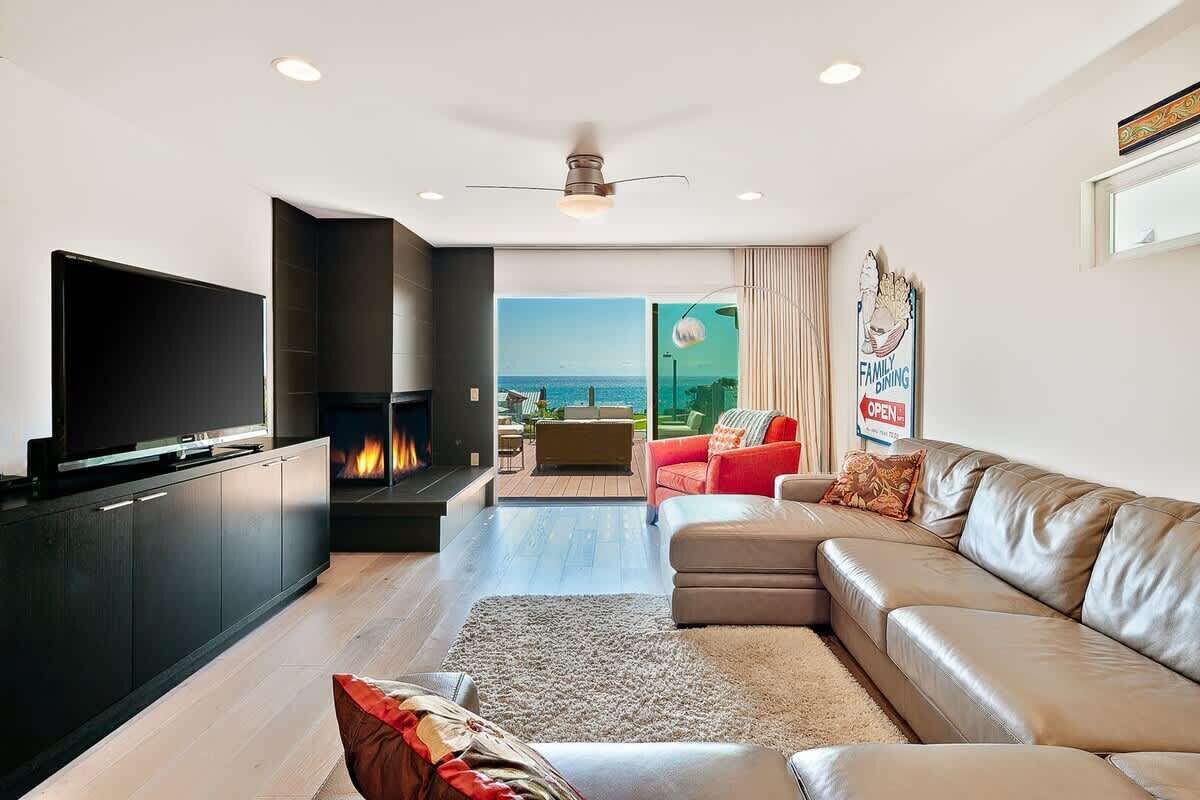 TV, fireplace, offices