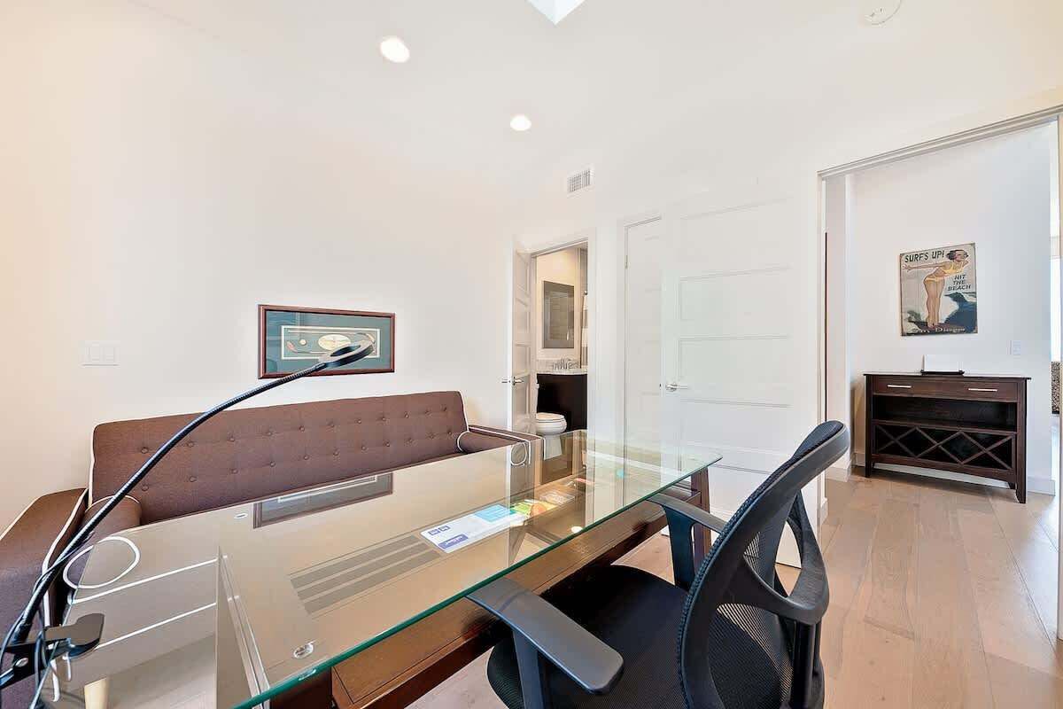 TV, fireplace, offices