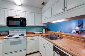 Apartment (2 Bedrooms) | Interior - Destin Townhome w/ Balcony - Walk to the Beach! (Miramar Beach)