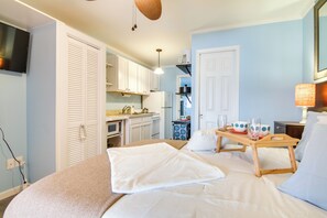 Interior - 1 Mi to Beach: Waterfront Retreat in Ocean City (Ocean City)