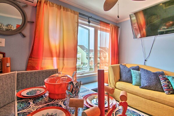 Apartment (2 Bedrooms) | Interior - 1 Mi to Beach: Waterfront Retreat in Ocean City (Ocean City)