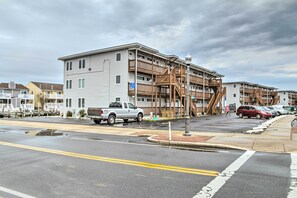 Apartment (2 Bedrooms) | Interior - 1 Mi to Beach: Waterfront Retreat in Ocean City (Ocean City)