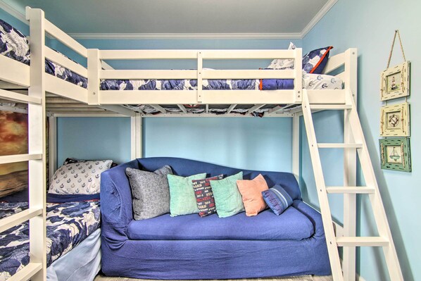 Interior - 1 Mi to Beach: Waterfront Retreat in Ocean City (Ocean City)