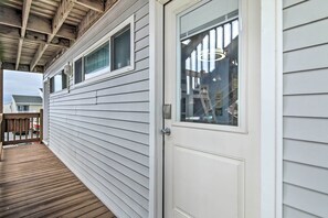 Apartment (2 Bedrooms) | Interior - 1 Mi to Beach: Waterfront Retreat in Ocean City (Ocean City)