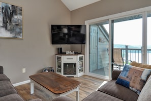 TV, fireplace - Best Lake Views, Arcade Games, Near Silver Dollar City with Free Daily Tickets! (Branson)