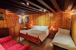 1 chambre, fer et planche à repasser, Wi-Fi gratuit, draps fournis