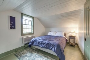 Cottage (1 Bedroom) | Interior - Quaint Winesburg Cottage w/ Porch & Pond! (Dundee)