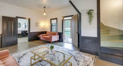Quaint Winesburg Cottage w/ Porch & Pond!