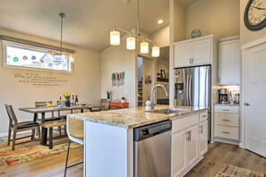 Apartment (3 Bedrooms) | Interior - Stunning Neskowin Gem: View of Cascade Head! (Neskowin)