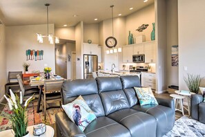 Apartment (3 Bedrooms) | Interior - Stunning Neskowin Gem: View of Cascade Head! (Neskowin)