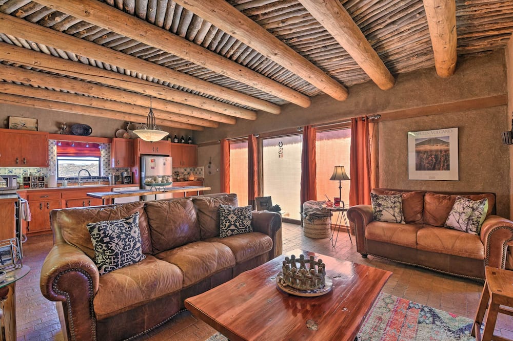 El Prado Adobe Home: Courtyard w/ Mountain Views! - La Madera, NM