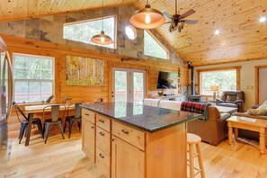 House (3 Bedrooms) | Interior - Rustic Cabin w/ Hot Tub - 7 Miles to Hocking Hills (Logan)