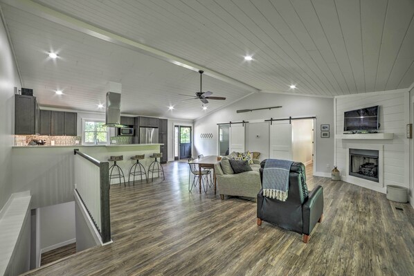 House (4 Bedrooms) | Front of property - Lake Barkley Waterfront Home w/ Deck & Boat Dock! (Cadiz)