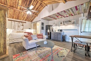 Cottage (1 Bedroom) | Interior - Fredericksburg 'regan Cottage' w/ Hot Tub! (Fredericksburg)