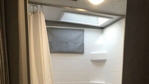 Handdukar och toalettpapper