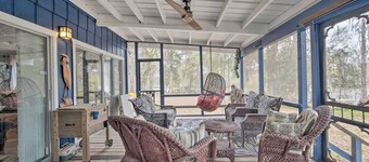 Riverfront Retreat w/ Patio in Withlacoochee