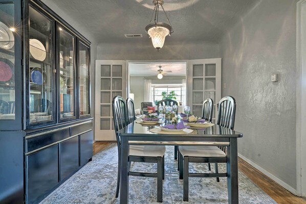 Dining - El Paso Home w/ Backyard + Outdoor Fireplace! (El Paso)