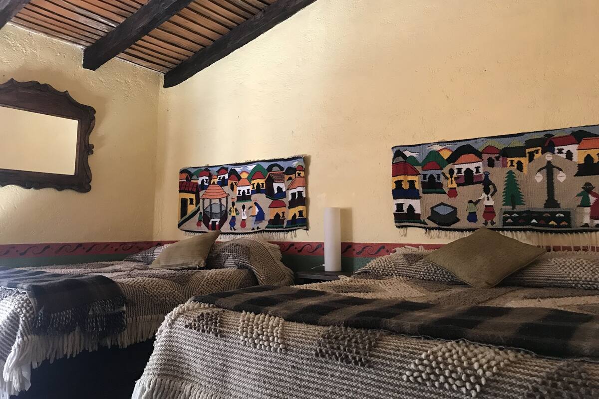 标准双人房 | 旅行婴儿床、床单