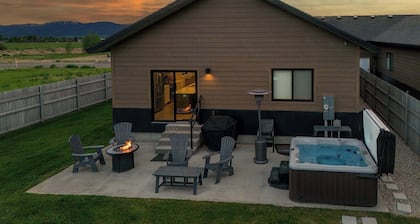 Teton Solitude - Mountain Home w/ Hot Tub