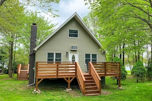 Interior - Near Lakes & Resorts: Pet-friendly Long Pond Abode (Long Pond)