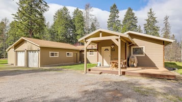 House (4 Bedrooms) | Front of property