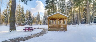Columbia Falls Private Retreat: Pool Table & Deck!