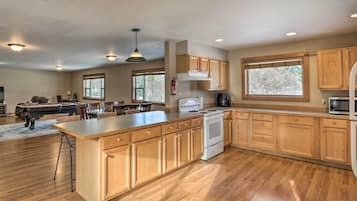 House (4 Bedrooms) | Interior