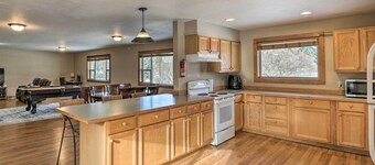 Columbia Falls Private Retreat: Pool Table & Deck!