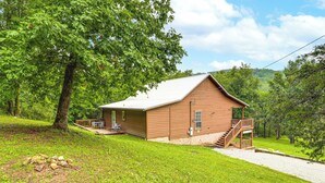 A wooden cabin with a porch, a staircase, and a deck. - 'creekside Hideaway' w/ Fire Pit + Creek Access! (Mountain View)